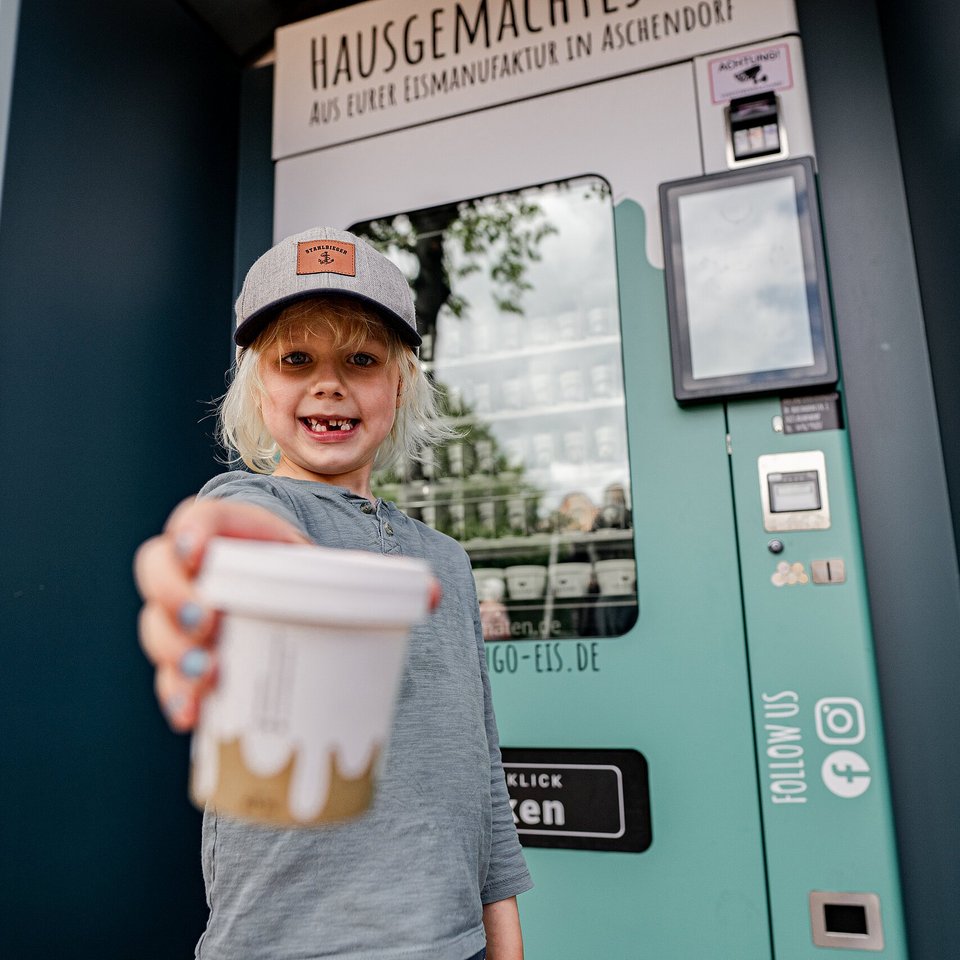 Eisautomat vor Meyers Mühle