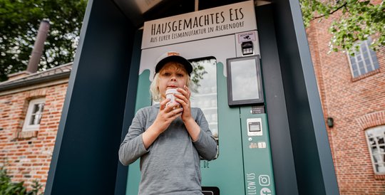 Eisautomat vor Meyers Mühle